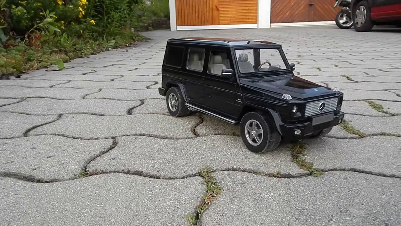Masina cu telecomanda mercedes-benz g55 negru cu scara 1 la 24