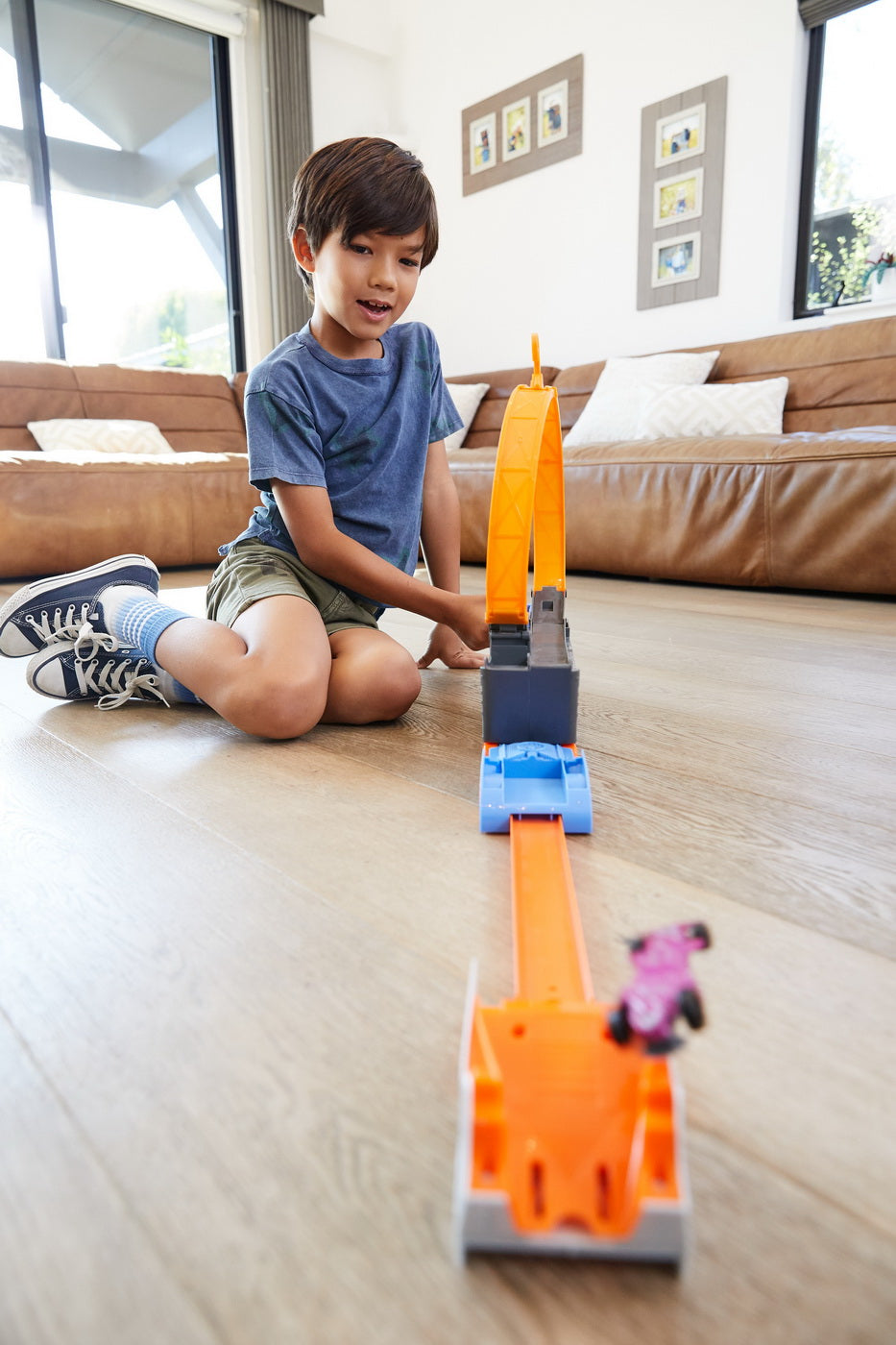 Hot wheels camion cu pista de lansare stunt n go