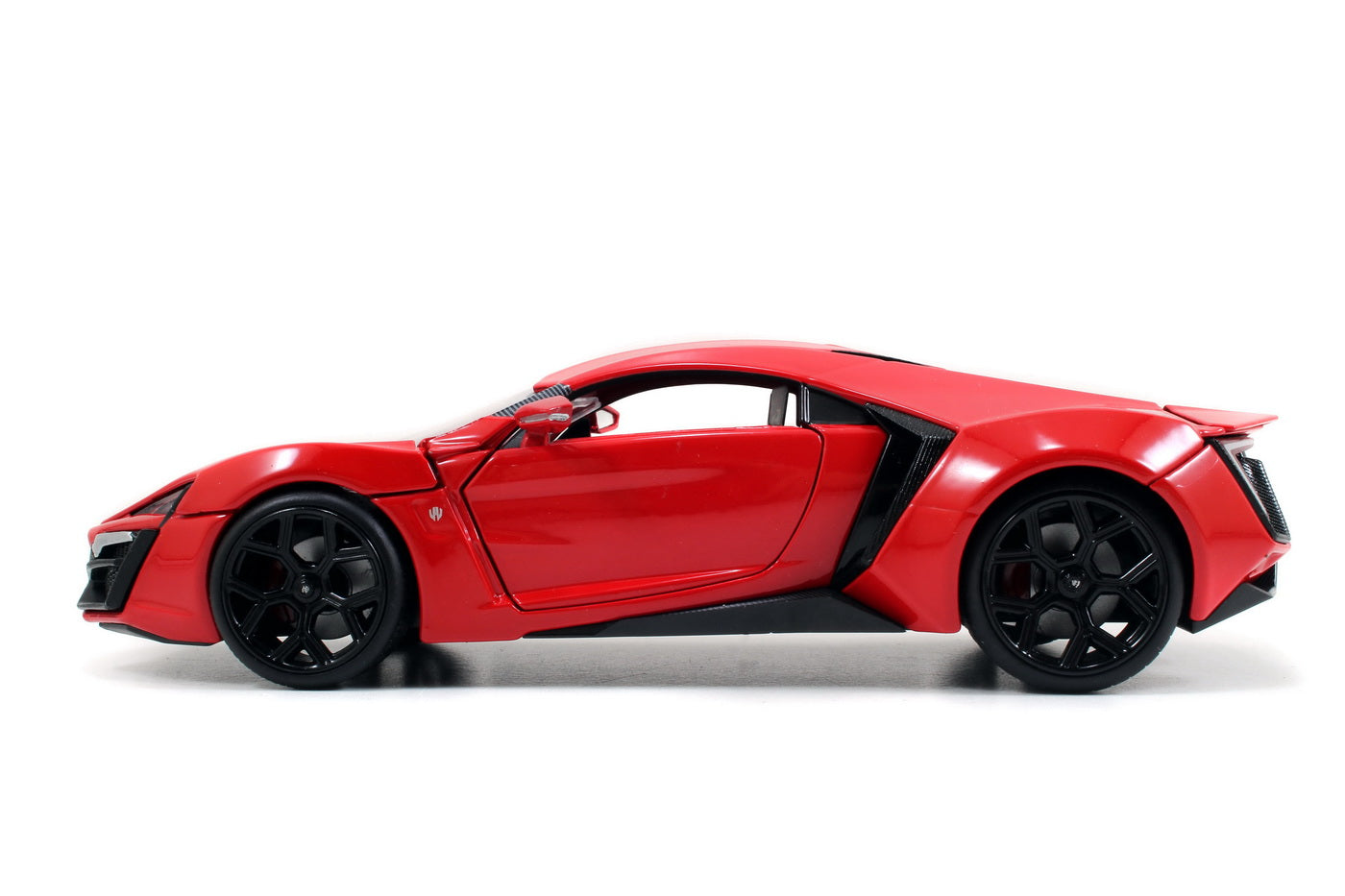 Masinuta metalica fast and furious lykan hypersport scara 1:24