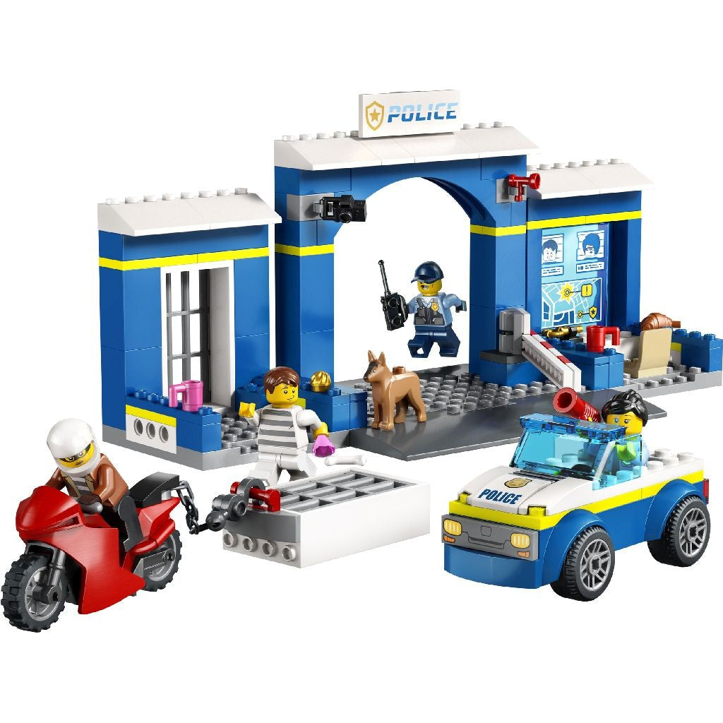 Lego city urmarire la sectia de politie 60370