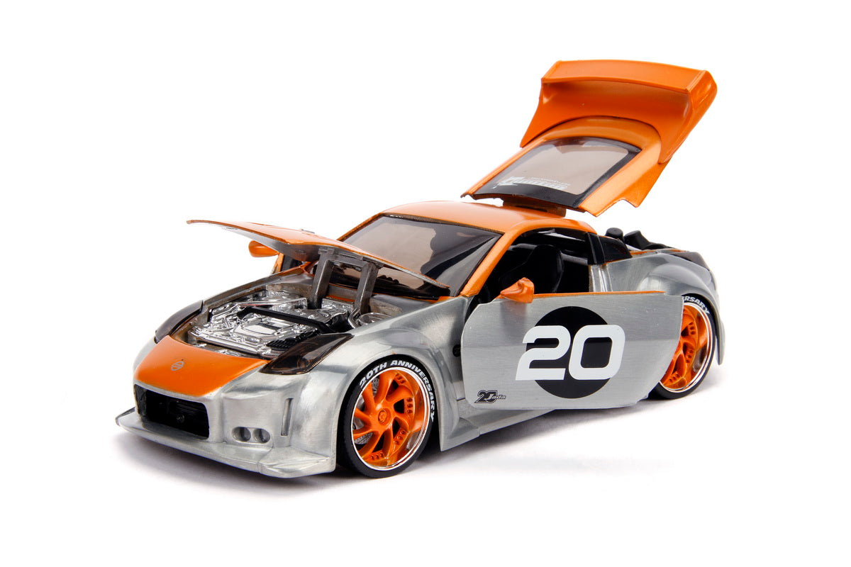 Macheta cadillac nissan 350z 2003 scara 1 la 24