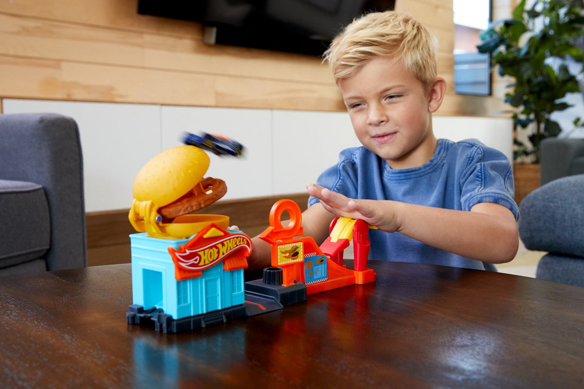 Hot wheels pista burger cu masinuta inclusa