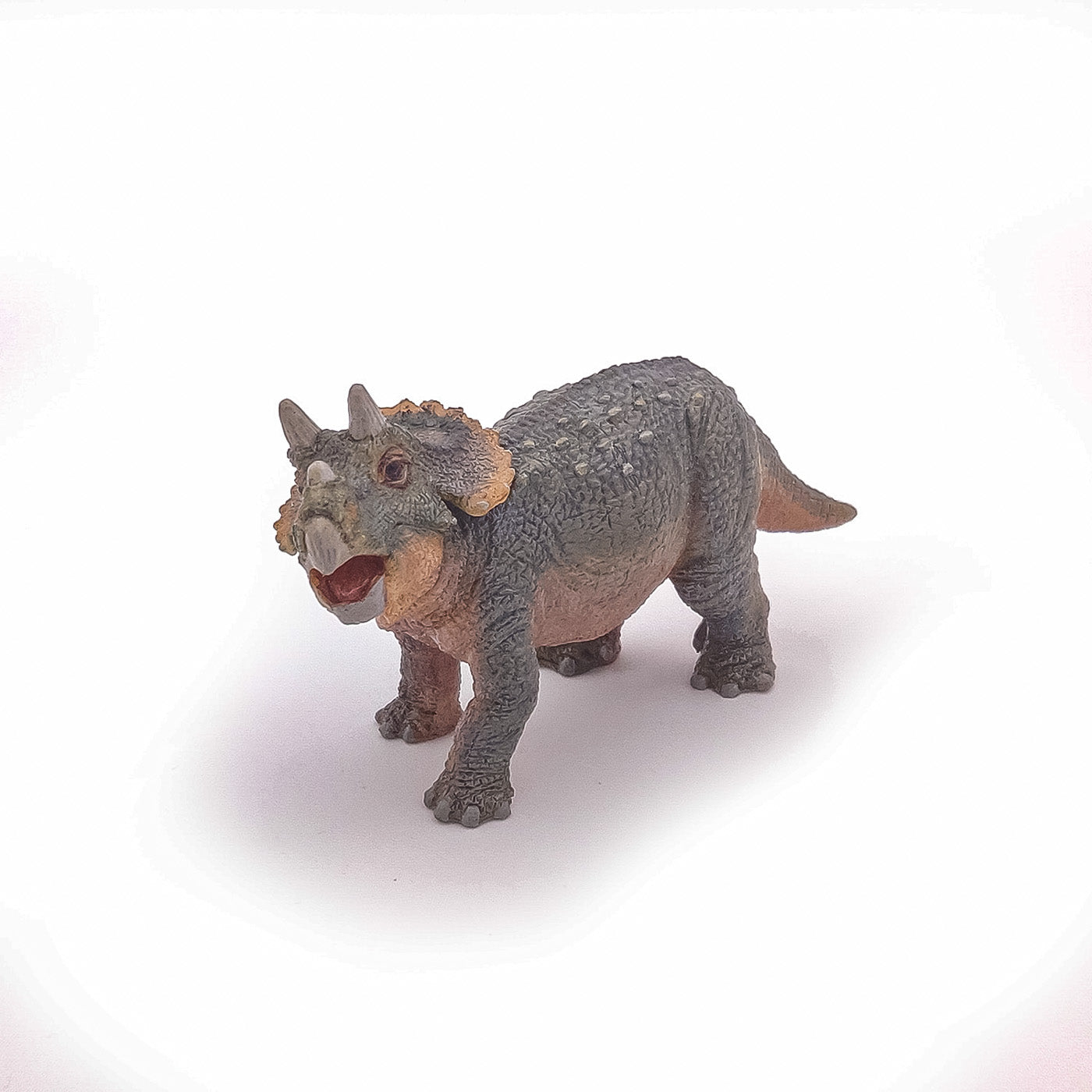 Papo figurina dinozaur triceratops tanar