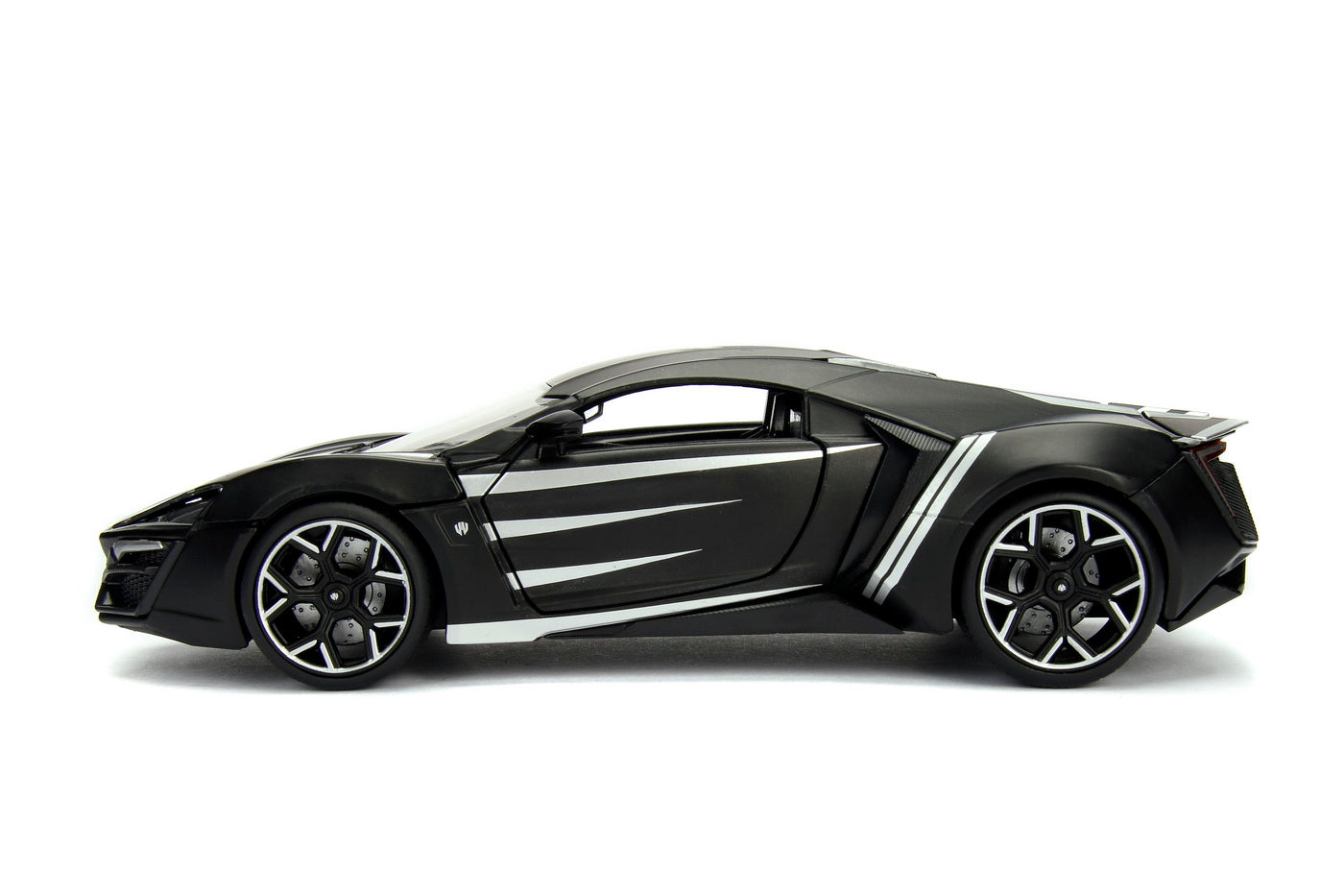 Masinuta marvel avengers lykan hypersport black panther scara 1 la 24