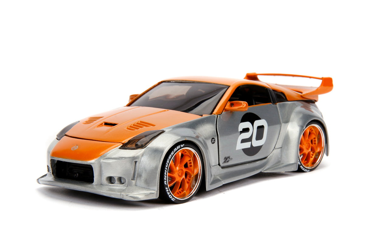 Macheta cadillac nissan 350z 2003 scara 1 la 24