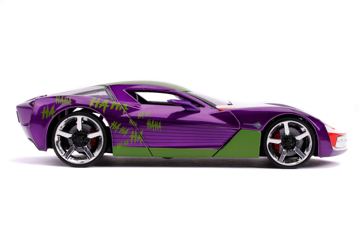 Masinute metalica chevy corvette stingray 2009 si figurina joker scara 1:24