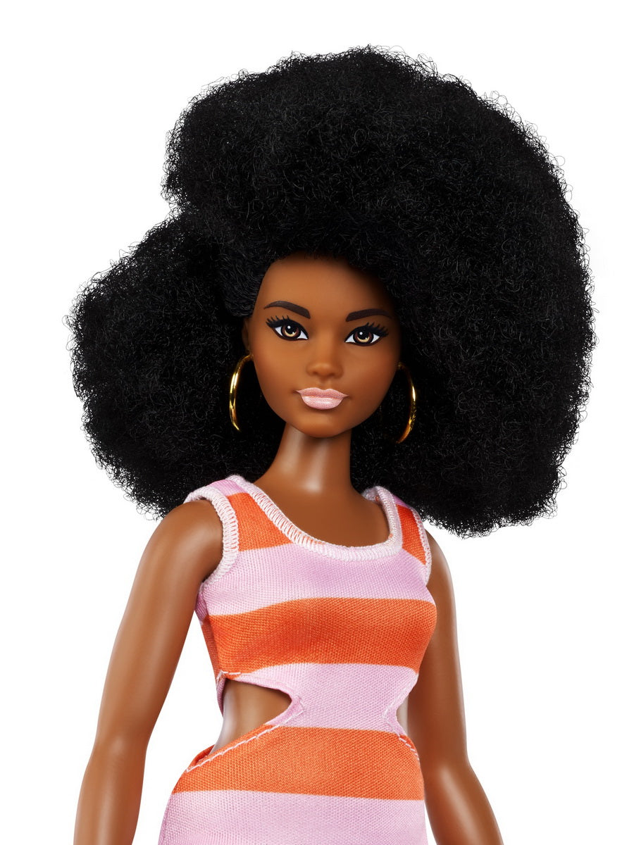 Papusa barbie fashionista afroamericana cu parul cret