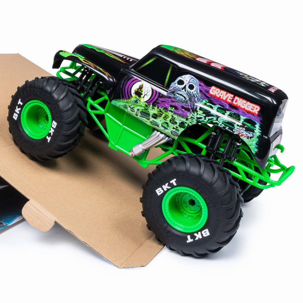 Monster jam rc grave digger scara 1 la 15