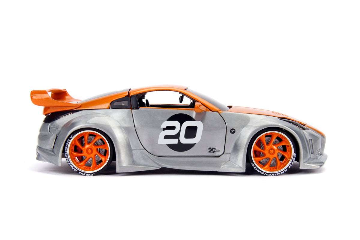 Macheta cadillac nissan 350z 2003 scara 1 la 24